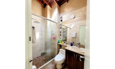 Gran Casa para Venta en Poblado Campestre