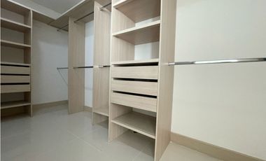 SE ARRIENDA  APARTAMENTO DE TRES ALCOBAS EN PLAYA SALGUERO