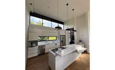 Casa campestre en condominio para la venta en Cerritos, Pereira!!!
