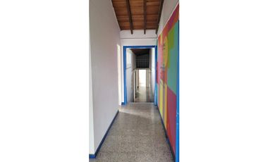 Alquilo habitación en Medellín barrio loa colores con servicios
