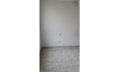 Alquilo habitación en Medellín barrio loa colores con servicios