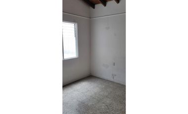 Alquilo habitación en Medellín barrio loa colores con servicios