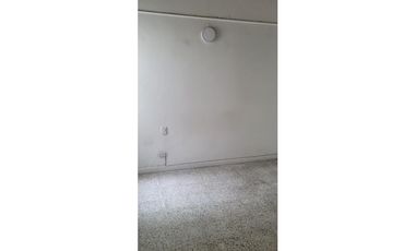 Alquilo habitación en Medellín barrio loa colores con servicios