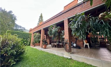 CASA EN VENTA EN UNIDAD COMPLETA EN LA LOMA DE LOS PARRA EL POBLADO