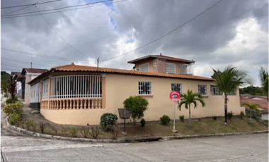 EL CRISOL / VILLA VERONICA / 215M / 4 HABITACION / ESQUINA