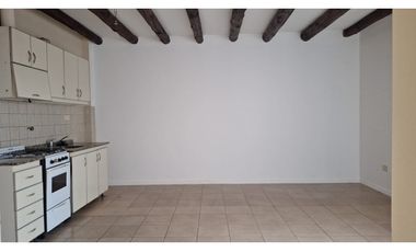 Departamento de 2 dormitorios y cochera en Alquiler - Godoy Cruz