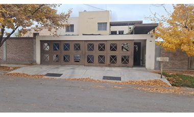 Departamento de 2 dormitorios y cochera en Alquiler - Godoy Cruz