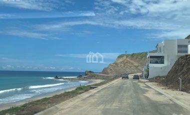 VENTA DE TERRENO FRENTE AL MAR EN MANTA