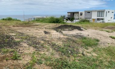 VENTA DE TERRENO FRENTE AL MAR EN MANTA