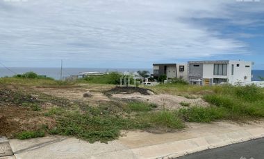 VENTA DE TERRENO FRENTE AL MAR EN MANTA