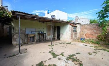 RIVADAVIA 7755 - VENTA CASA 1 DORMITORIO