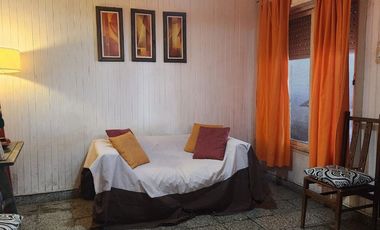 RIVADAVIA 7755 - VENTA CASA 1 DORMITORIO