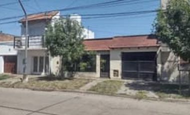RIVADAVIA 7755 - VENTA CASA 1 DORMITORIO
