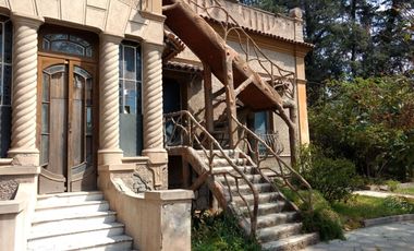 Histórica casa a reciclar en gran terreno. Mendoza