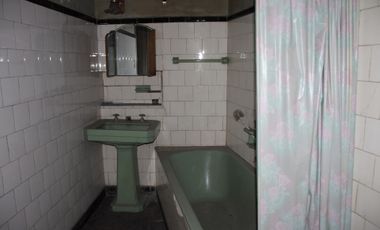 Histórica casa a reciclar en gran terreno. Mendoza