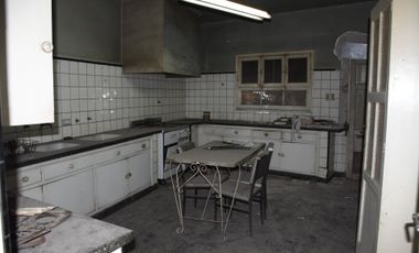 Histórica casa a reciclar en gran terreno. Mendoza