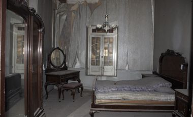Histórica casa a reciclar en gran terreno. Mendoza
