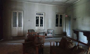 Histórica casa a reciclar en gran terreno. Mendoza