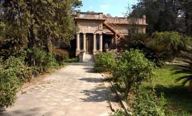 Histórica casa a reciclar en gran terreno. Mendoza