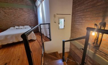 ALQUILER DUPLEX UN DORMITORIO AMOBLADO CON COCHERA