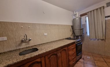 ALQUILER DUPLEX UN DORMITORIO AMOBLADO CON COCHERA