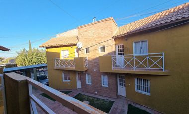 ALQUILER DUPLEX UN DORMITORIO AMOBLADO CON COCHERA