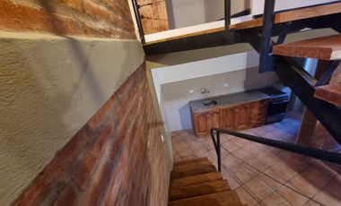 ALQUILER DUPLEX UN DORMITORIO AMOBLADO CON COCHERA