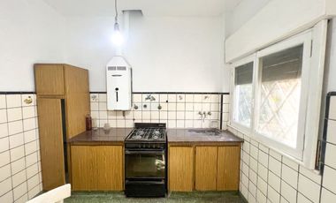 CASA 3 AMBIENTES JARDIN COCHERA TERRAZA