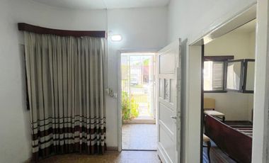 CASA 3 AMBIENTES JARDIN COCHERA TERRAZA