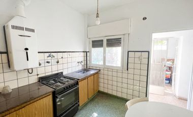 CASA 3 AMBIENTES JARDIN COCHERA TERRAZA