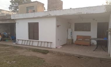 SE VENDE CASA 3 DORM MAS DEPARTAMENTO ZONA SUR