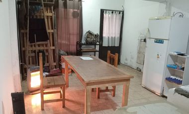 SE VENDE CASA 3 DORM MAS DEPARTAMENTO ZONA SUR