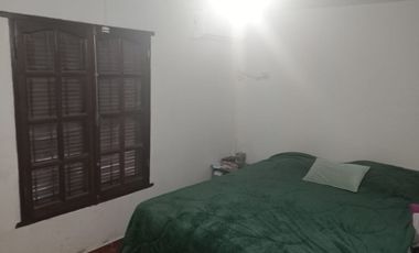 SE VENDE CASA 3 DORM MAS DEPARTAMENTO ZONA SUR