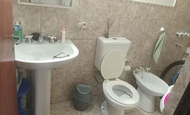SE VENDE CASA 3 DORM MAS DEPARTAMENTO ZONA SUR