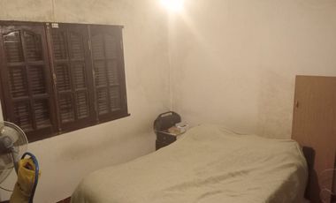 SE VENDE CASA 3 DORM MAS DEPARTAMENTO ZONA SUR