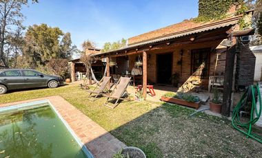 VENTA CASA-QUINTA 2 DORM.  CON PILETA EN RINCÓN
