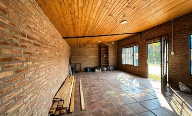 VENTA CASA-QUINTA 2 DORM.  CON PILETA EN RINCÓN