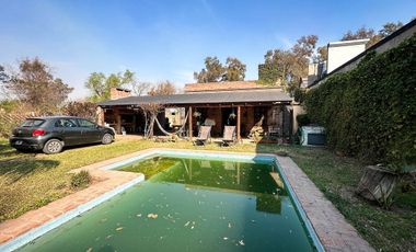 VENTA CASA-QUINTA 2 DORM.  CON PILETA EN RINCÓN