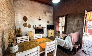 VENTA CASA-QUINTA 2 DORM.  CON PILETA EN RINCÓN