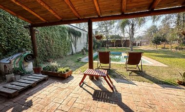 VENTA CASA-QUINTA 2 DORM.  CON PILETA EN RINCÓN