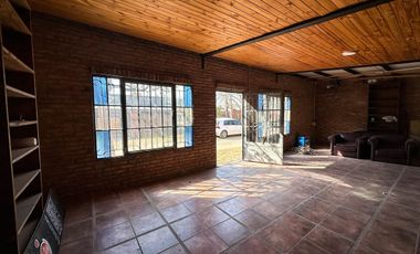 VENTA CASA-QUINTA 2 DORM.  CON PILETA EN RINCÓN