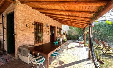VENTA CASA-QUINTA 2 DORM.  CON PILETA EN RINCÓN
