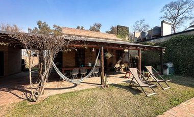 VENTA CASA-QUINTA 2 DORM.  CON PILETA EN RINCÓN