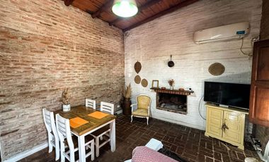 VENTA CASA-QUINTA 2 DORM.  CON PILETA EN RINCÓN