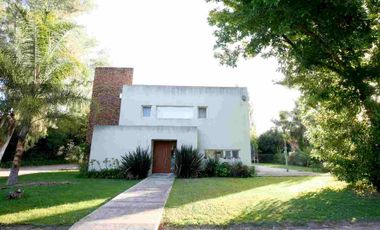 Casa en Venta, dos dormitorios en Villa Elisa