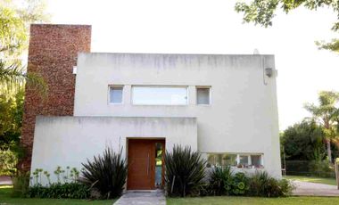 Casa en Venta, dos dormitorios en Villa Elisa