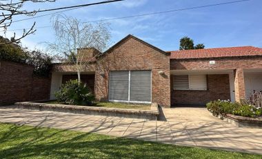 Casas en venta con patio y pileta en Tolosa