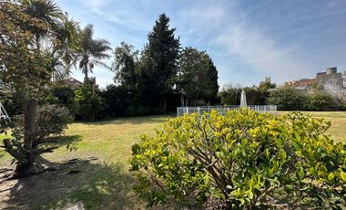 Casas en venta con patio y pileta en Tolosa