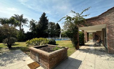 Casas en venta con patio y pileta en Tolosa