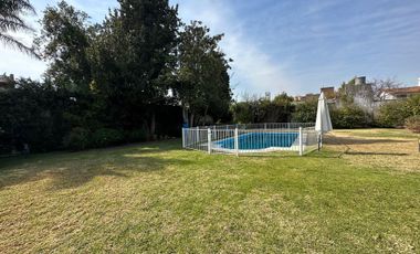 Casas en venta con patio y pileta en Tolosa